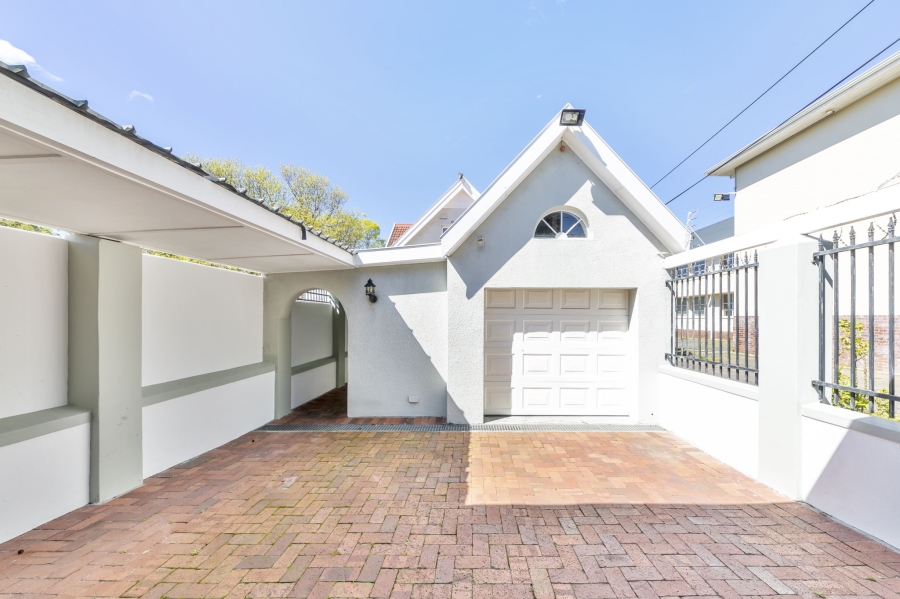 To Let 4 Bedroom Property for Rent in Kenilworth Upper Western Cape